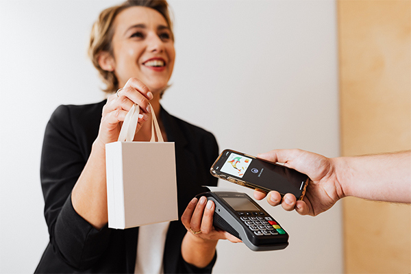 Contactless payment and Augmented Reality: CX aids during COVID