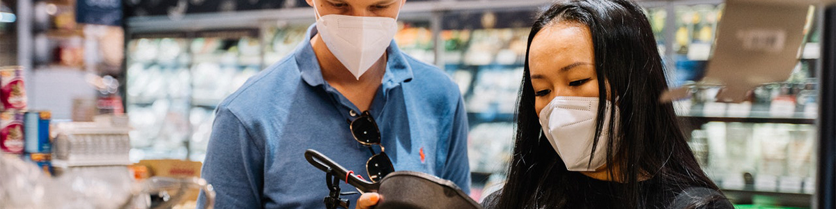 couple pan shopping wearing masks